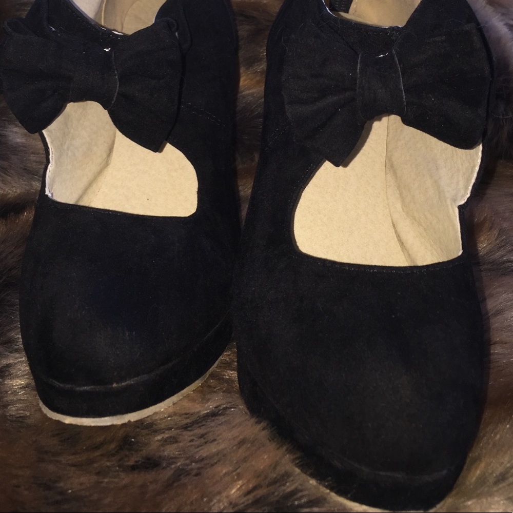 Mary Jane Black Healed Pumps
